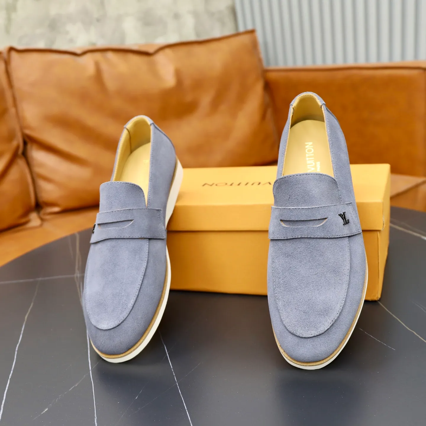 Ex-factory price: 442💰🙅‍♂️🙅‍♂️🙅‍♂️ Brand: LV Louis Vuitton Standard code: 38-44 (45 customized) Grade: Same as the official website Material: Original cow suede material stitching Comfortable and breathable cowhide lining Lightweight wear-resistant foam outsole Style category: Men's fashionable casual shoes Running sports shoes Distinguished luxury brand elements Top luxury color: actual picture color
